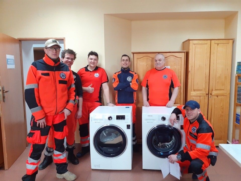 Samsung przekazuje pralki i suszarki ratownikom medycznym