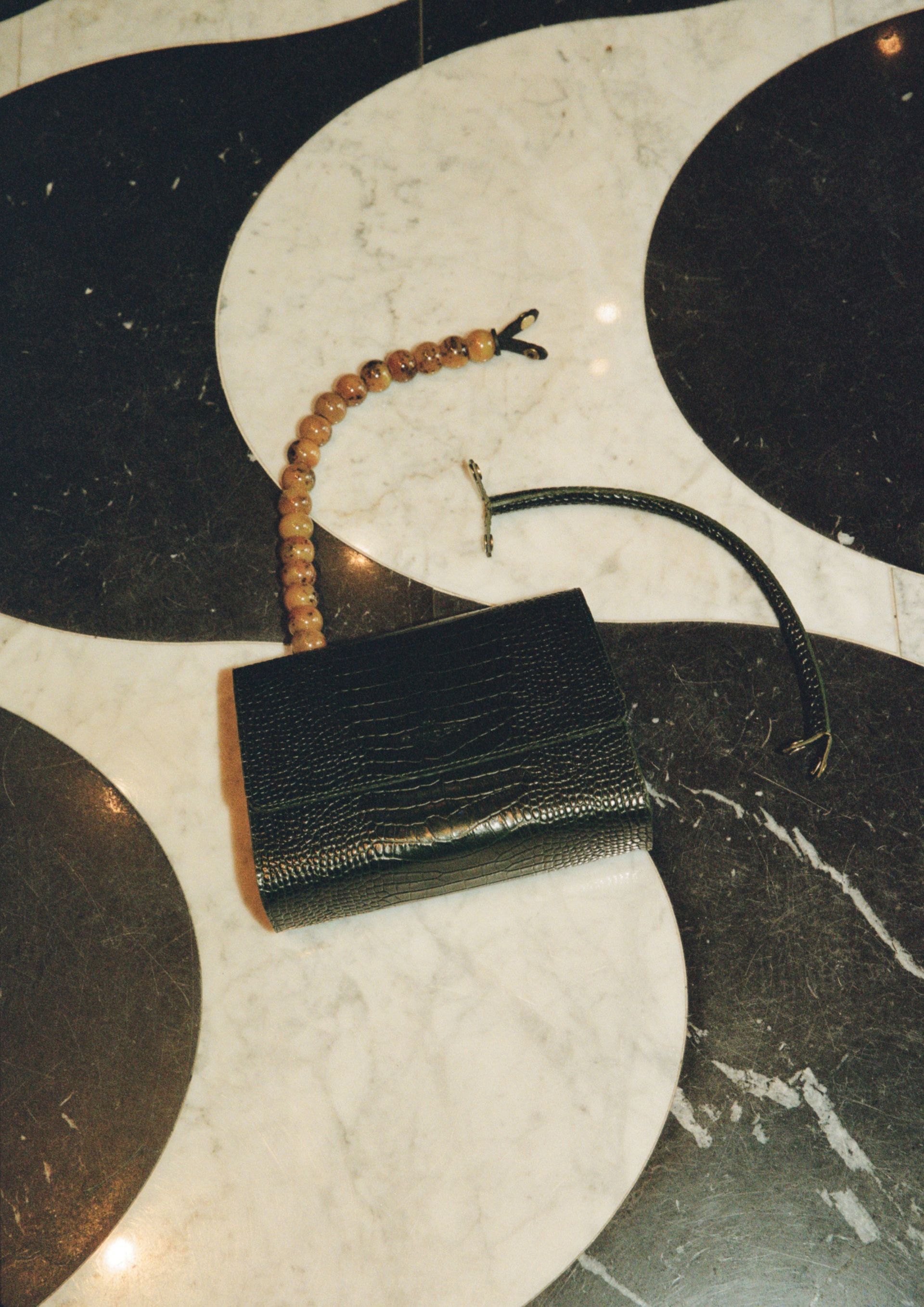 Jedna torebka noszona na wiele sposobów. Mandel Circular to koncept zgodny z ideą świadomej konsumpcji