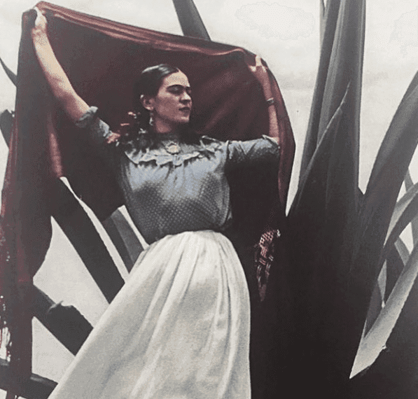 Daj się oprowadzić po legendarnym domu Fridy Kahlo. Oczywiście online