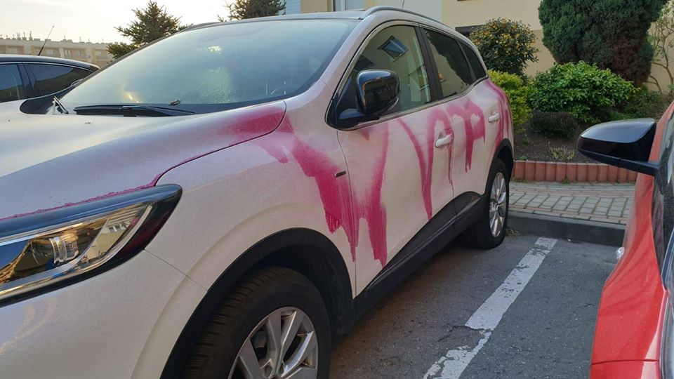 Bracia Collins podjęli się renowacji zniszczonego samochodu pielęgniarki z Gliwic