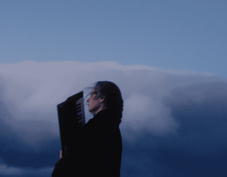 Hania Rani zaprezentowała tytułowy singiel z nowego albumu, „Home”. Jego pierwsze szkice powstały w 2017 roku