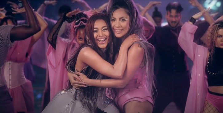 Ariana Grande i Lady Gaga tańczą w deszczu w klipie do "Rain On Me"