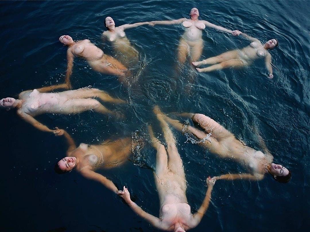 Masowe zbrodnie na kobietach, z których nikt nigdy nie został rozliczony. Wystawa w BWA Warszawa poświęcona archetypowi czarownicy