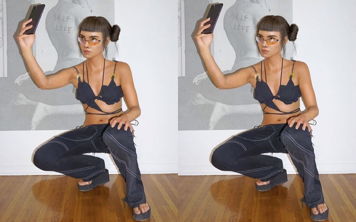 Znana cyber-infuencerka w spodniach polskiego projektanta