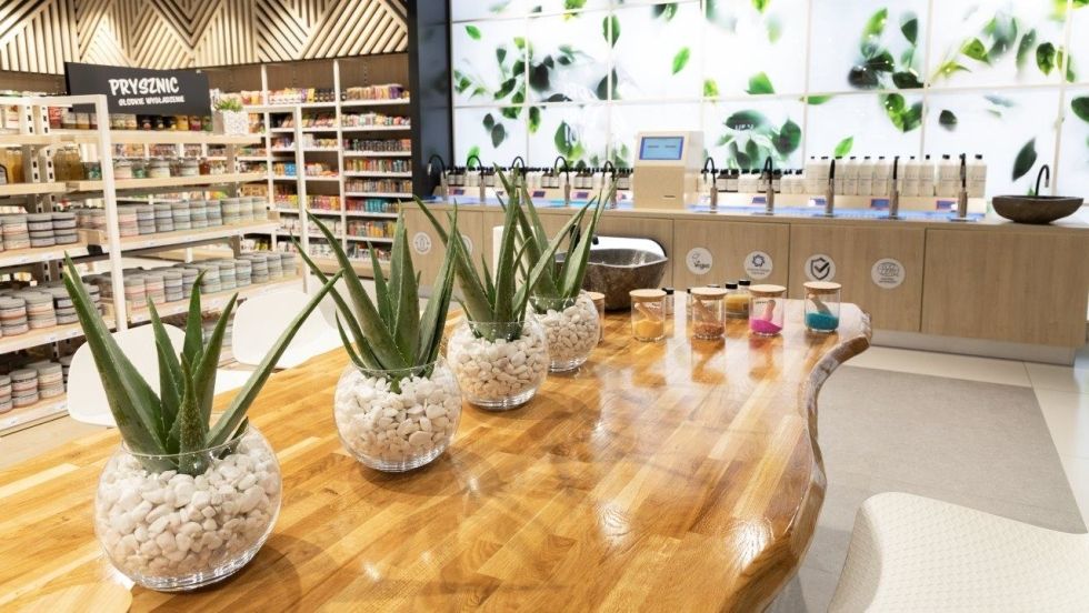 Rossmann w Łodzi idzie w ekologię. Stanęły w nim automaty do uzupełniania butelek wielokrotnego użytku