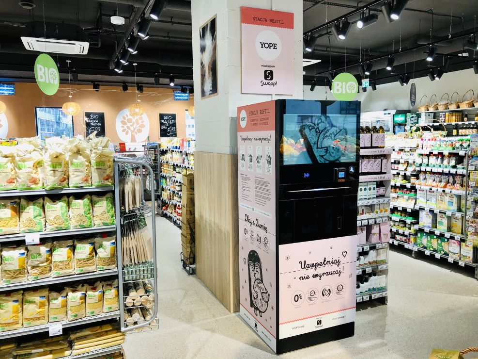 W popularnym markecie stanął automat do uzupełniania kosmetyków YOPE