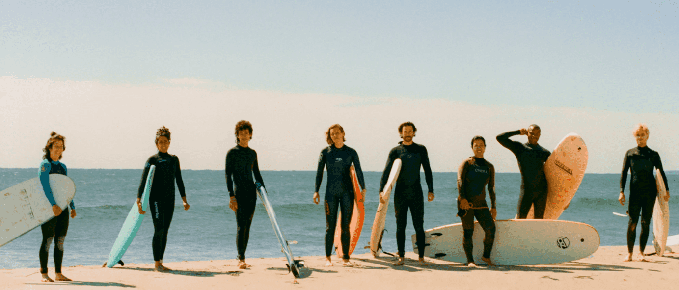 Queerowy, surferski kolektyw, który nie wyklucza. Surferzy to nie tylko piękni Amerykanie z długimi blond włosami