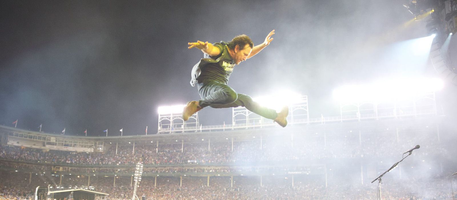 Eddie Vedder (Pearl Jam) z nowym solowym utworem wspierającym dzieci-motyle