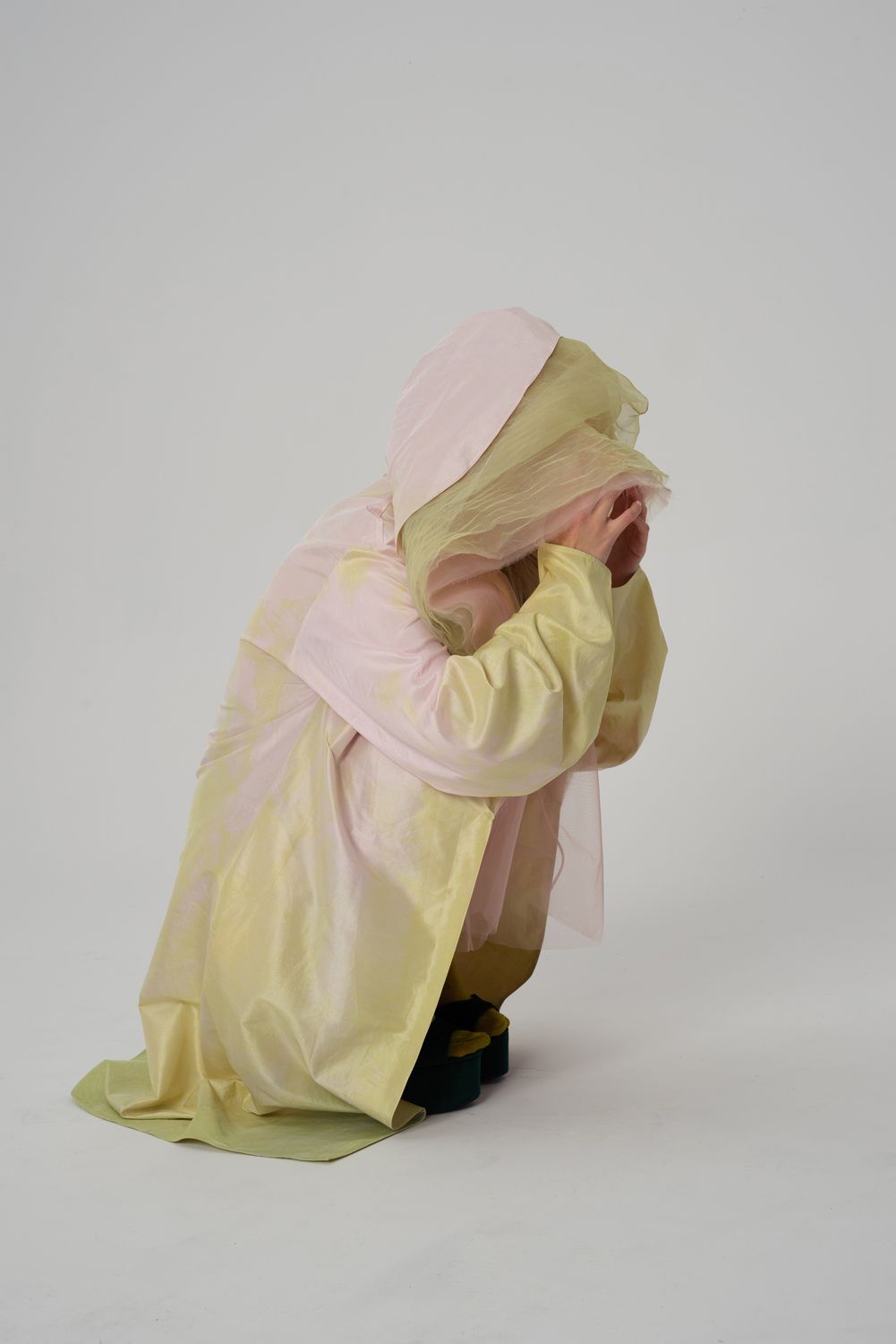 „Cycle” Moniki Kaczyńskiej. Kolekcja młodej projektantki inspirowana cyklem przemian w naturze