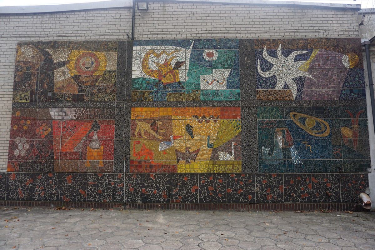 Warszawska mozaika właśnie została zabytkiem. Założymy się, że większość z was jej nie zna!