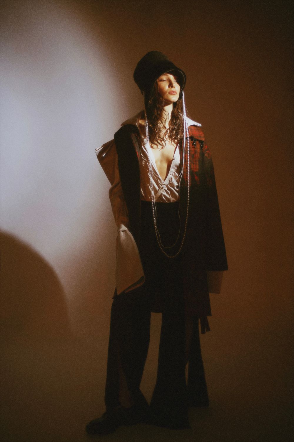 Polskie projektantki i David Lynch. Zobaczcie sesję Zuzy Gołaś!