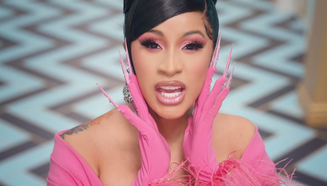 Cardi B poparła Strajk Kobiet. TVP Info: „Odurzała mężczyzn, po seksie okradała"
