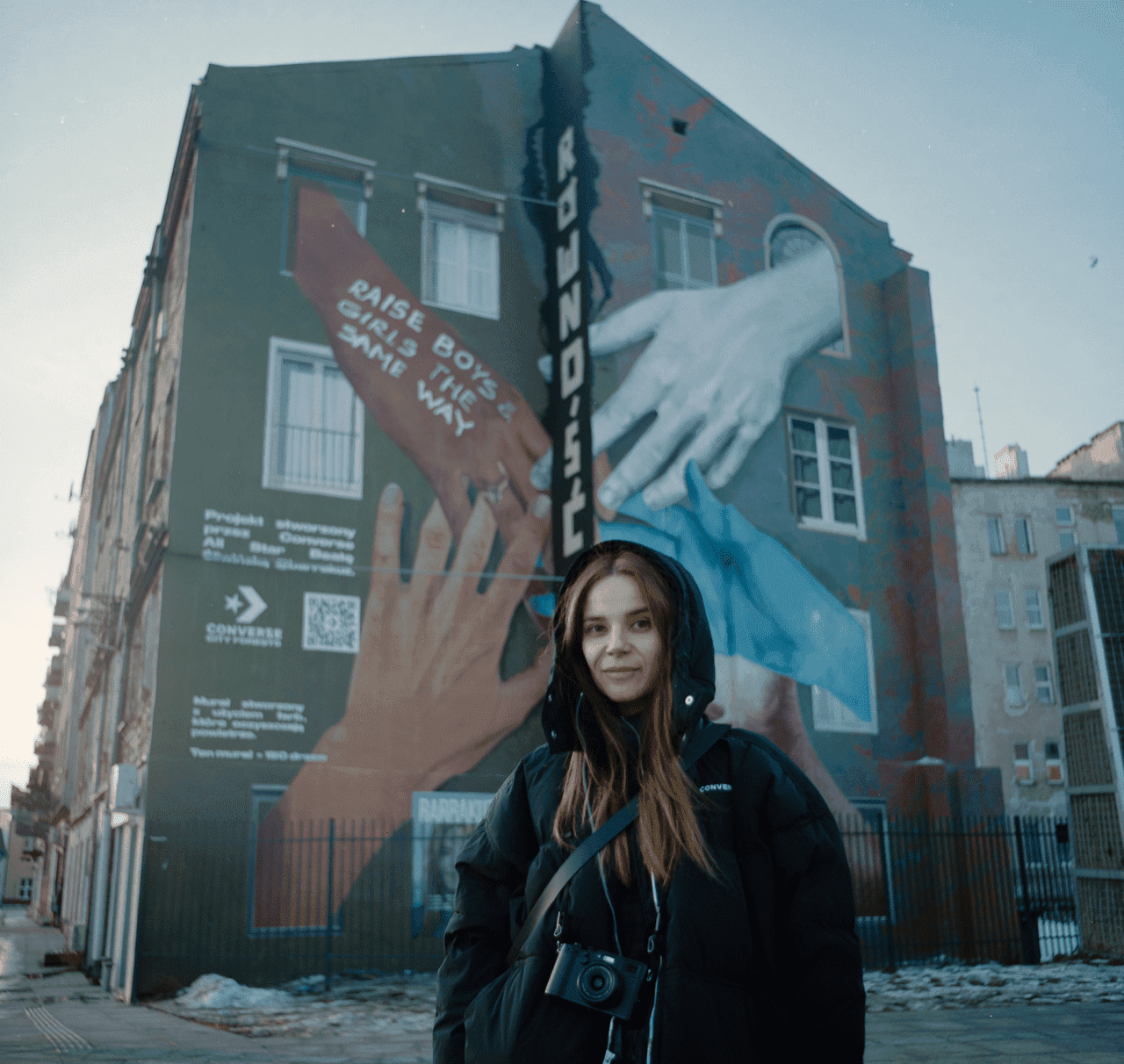 Converse przełamuje bariery i prezentuje kolejne murale oczyszczające powietrze