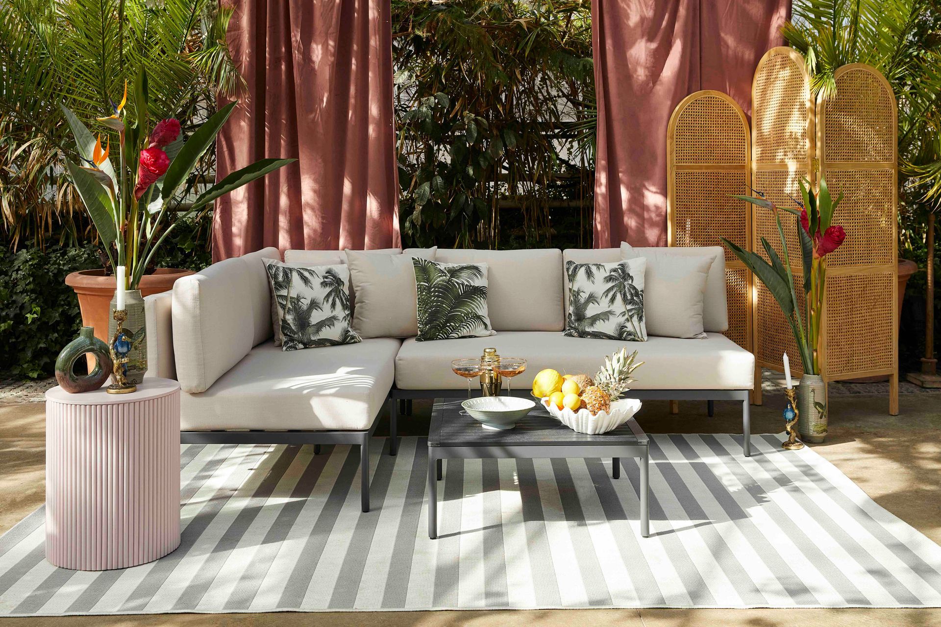 Taras jak z toskańskiej willi i celebracja codzienności. Po to powstała Outdoor by Westwing Collection