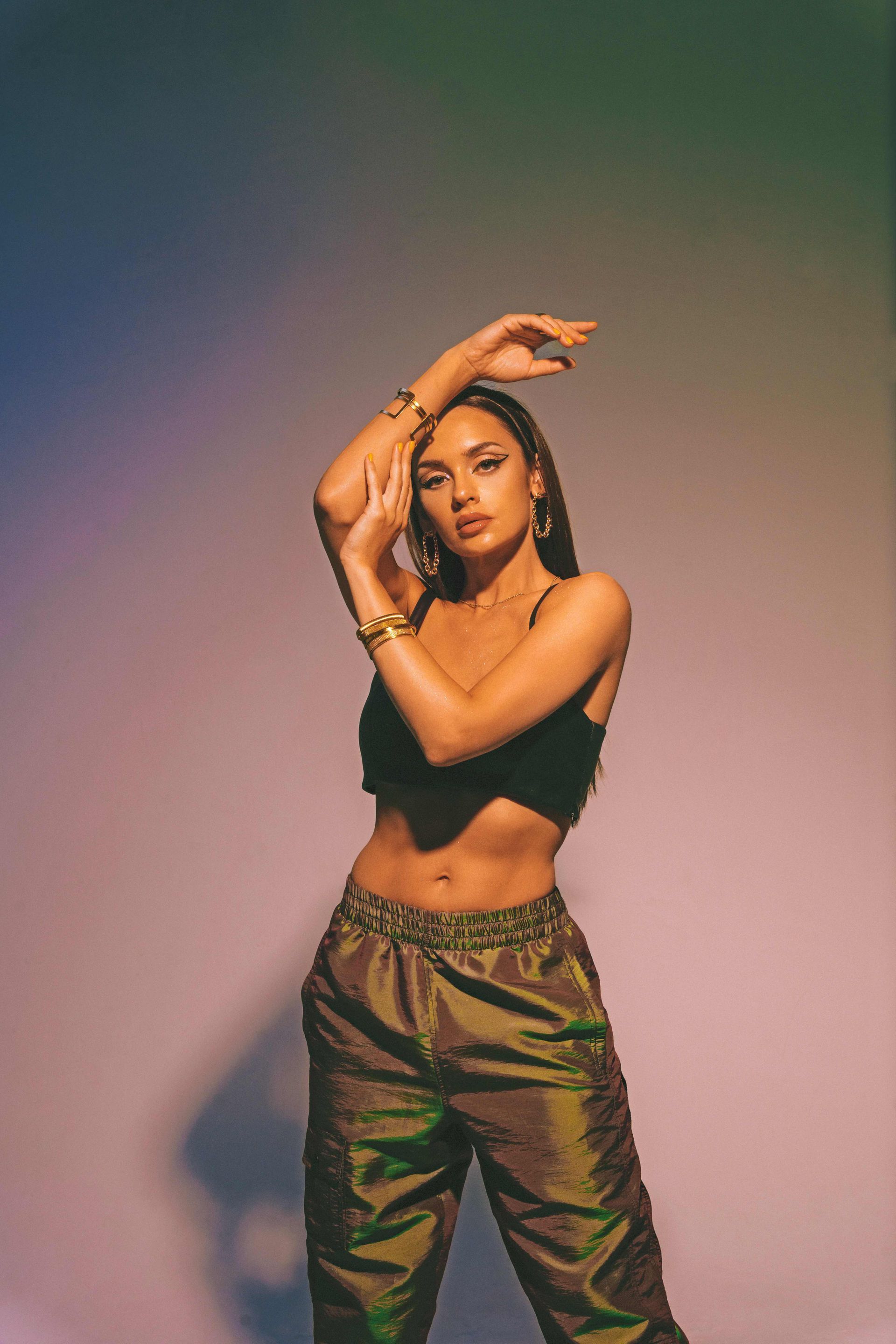 „wolna jak” Sylvii Novak to kawałek inspirowany portugalskim hasłem mówiącym „być kobietą bez strachu”