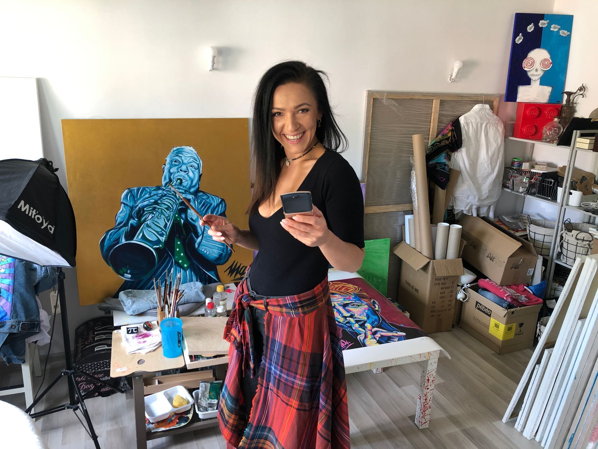 „Dziesiątka to indywidualizm i kreatywność”. Rozmawiamy z malarką Ulą Clarise