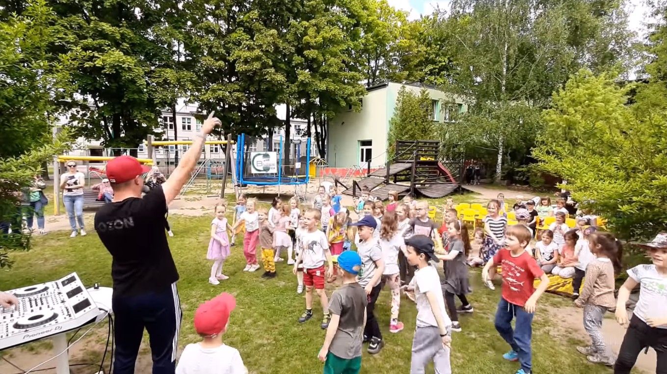 Viralowe nagranie z rave'u w łódzkim przedszkolu to najlepsze, co dziś zobaczycie