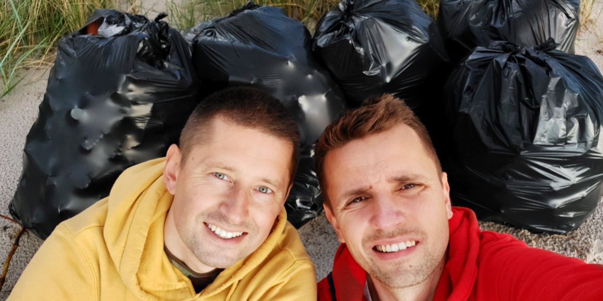 Zebrali 900 kg śmieci na plaży w Helu. Miasto powiedziało, że ich nie odbierze