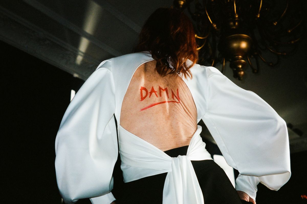 Ta sesja to manifest: kobiety mogą robić, co chcą, a nie to, co „jest odpowiednie”