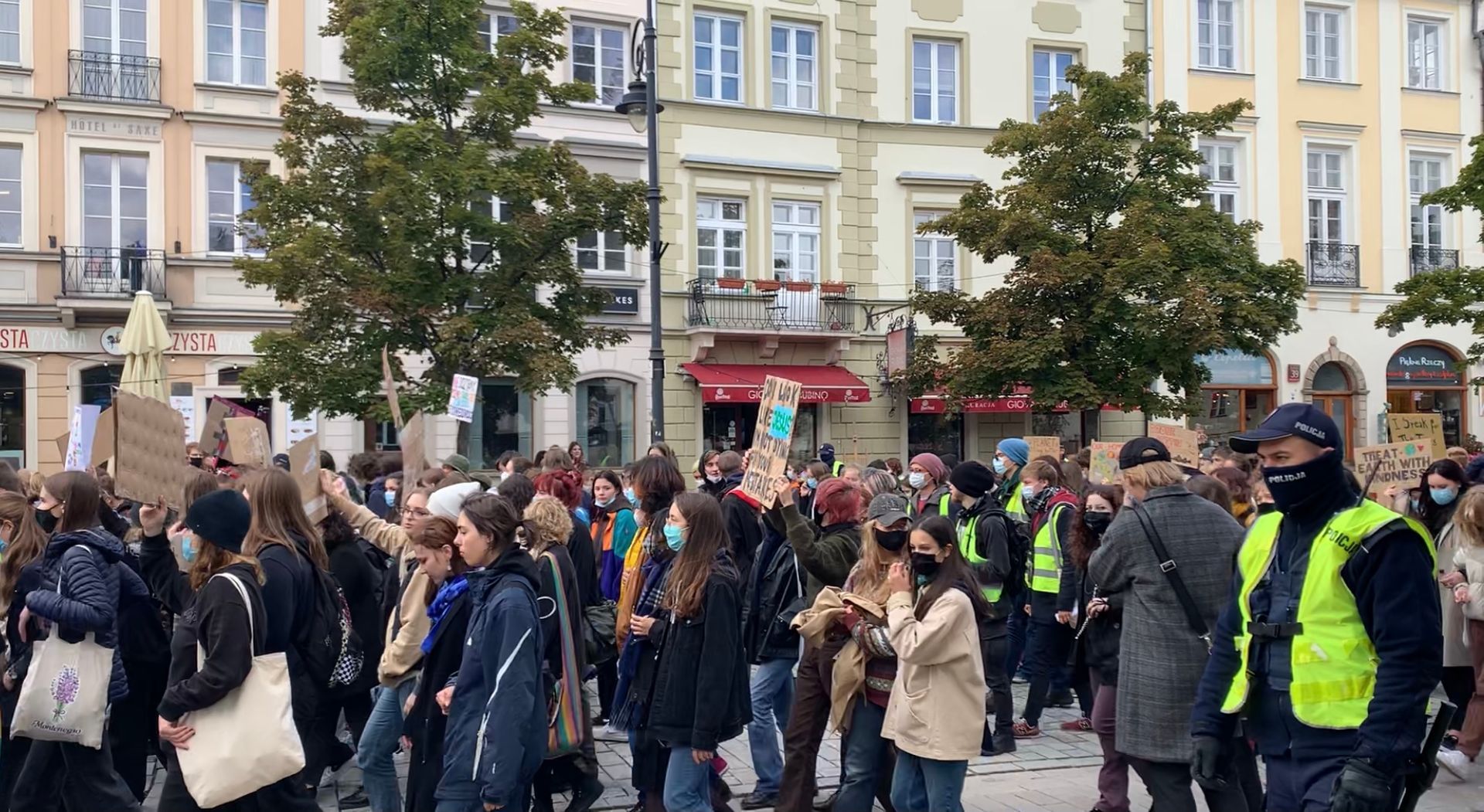 Na marszu Młodzieżowego Strajku Klimatycznego w Warszawie zatrzymano 14-latkę