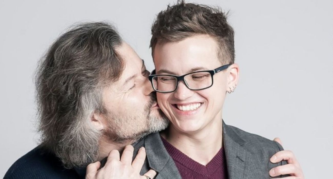 Jacek Braciak z transpłciowym synem na okładce magazynu LGBT+. „Tata się mnie nie wstydzi"