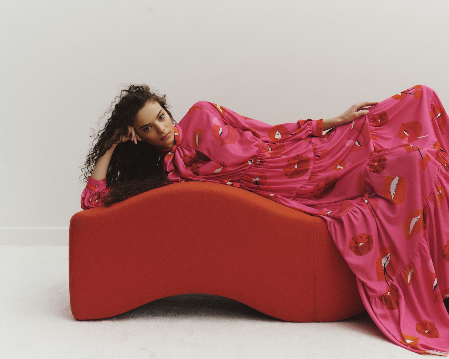 Szach-mat! Nowa kolekcja duetu VICHER zaprasza do zabawy z modą