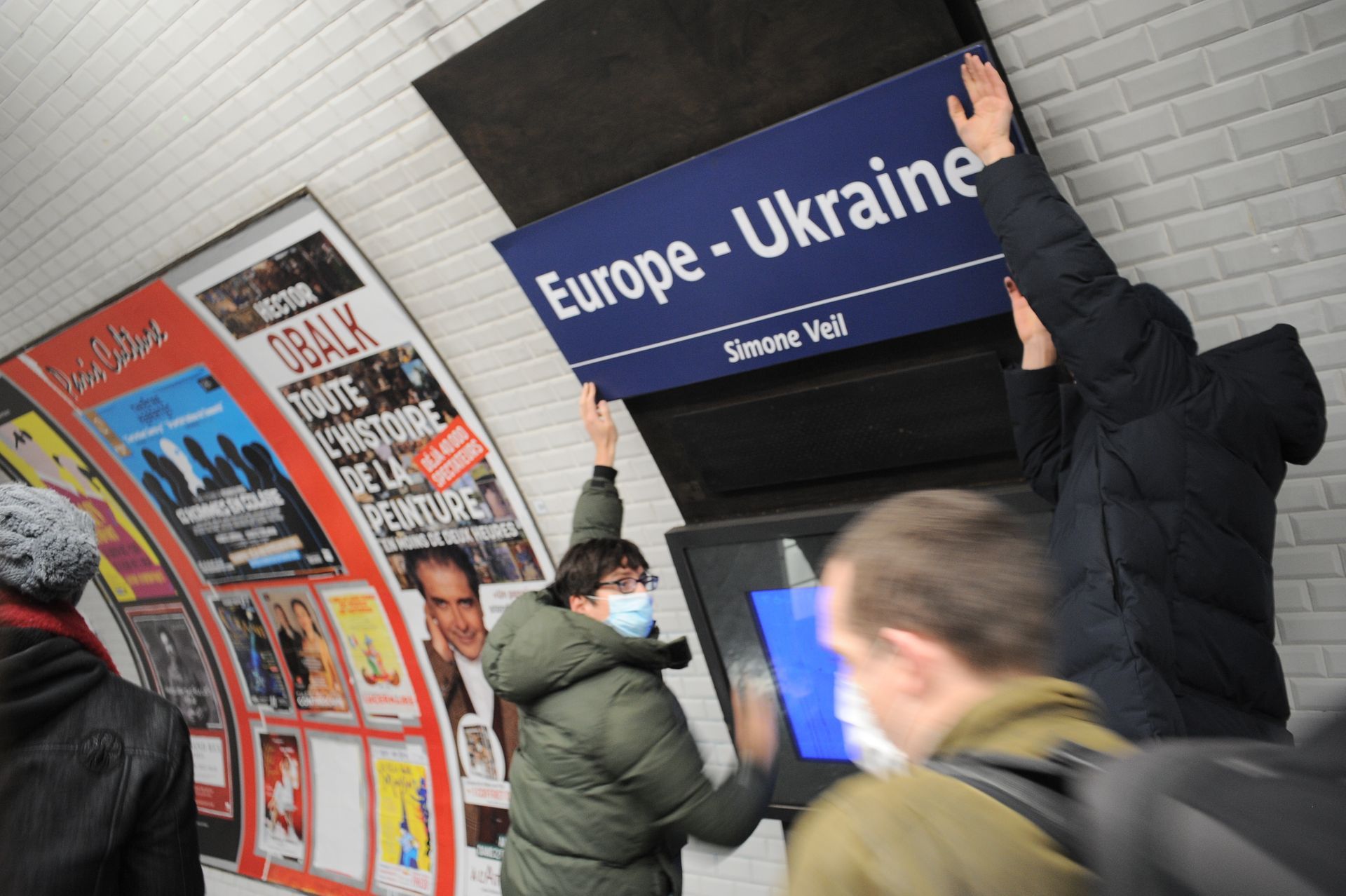 Grupa artystów zmieniła nazwę stacji metra w Paryżu w proteście przeciwko wojnie w Ukrainie