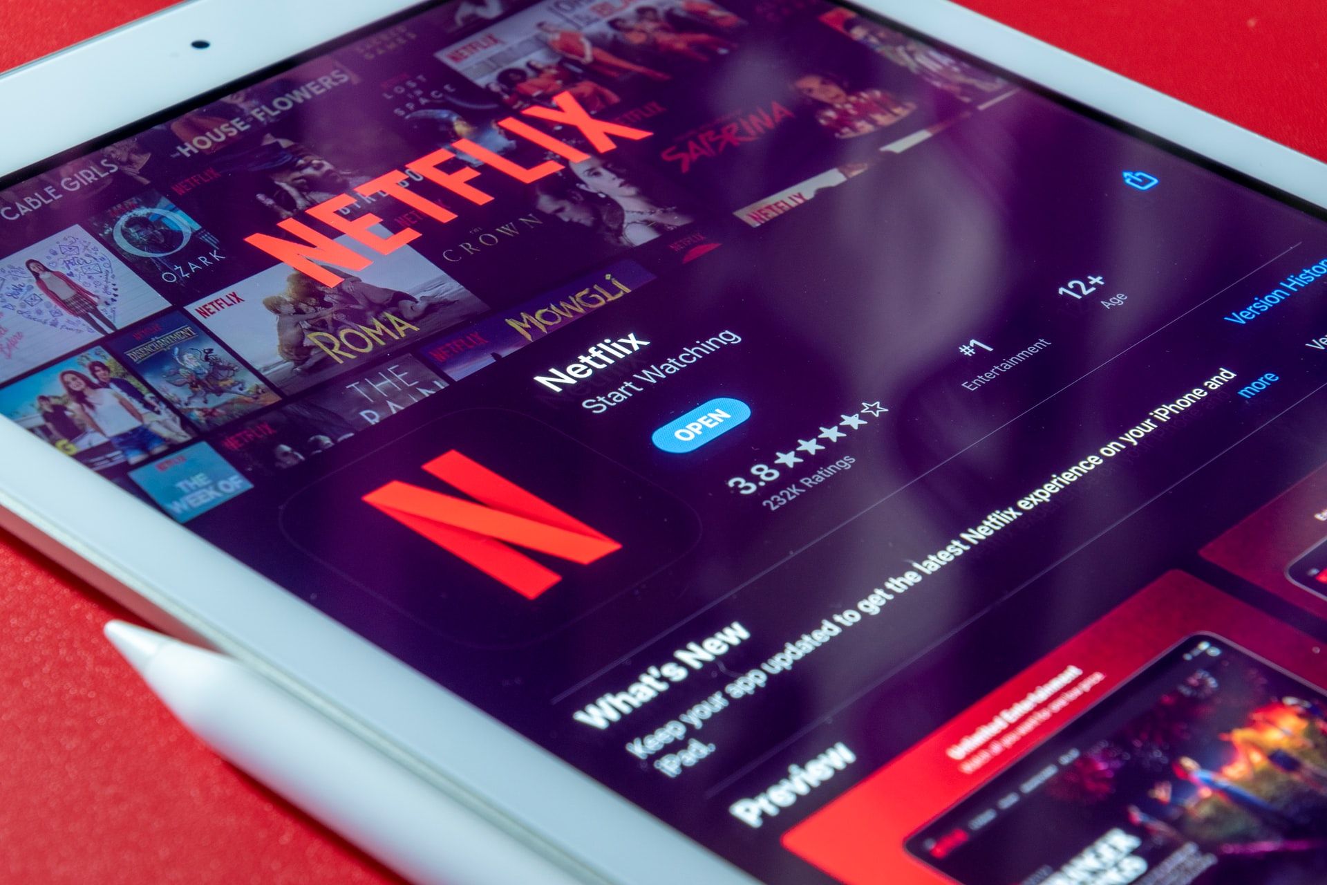 Netflix wychodzi z Rosji, a TikTok ogranicza tam swoje usługi