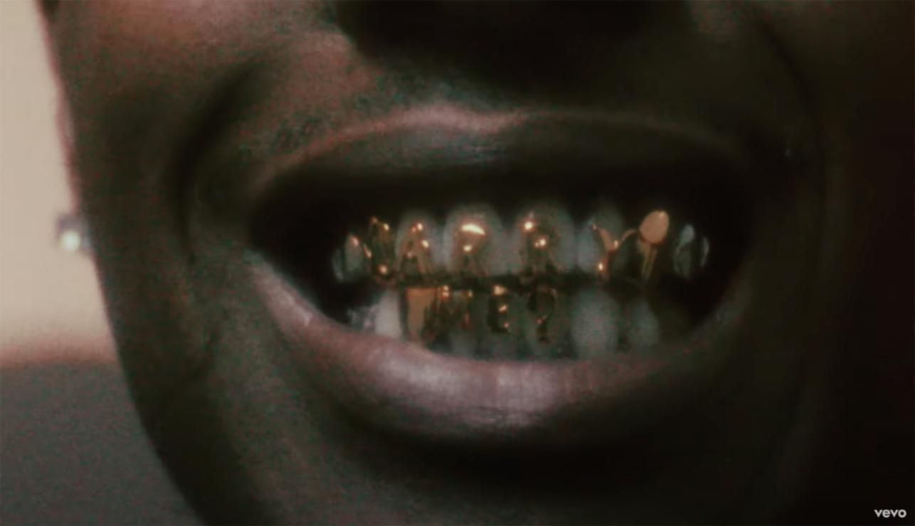 Czy A$AP Rocky oświadczył się Rihannie w nowym teledysku ?