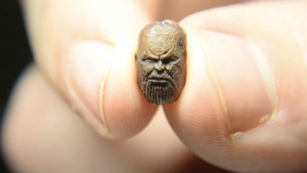 Charakterystyczne twarze superbohaterów Marvela wyrzeźbione w ziarenkach kawy