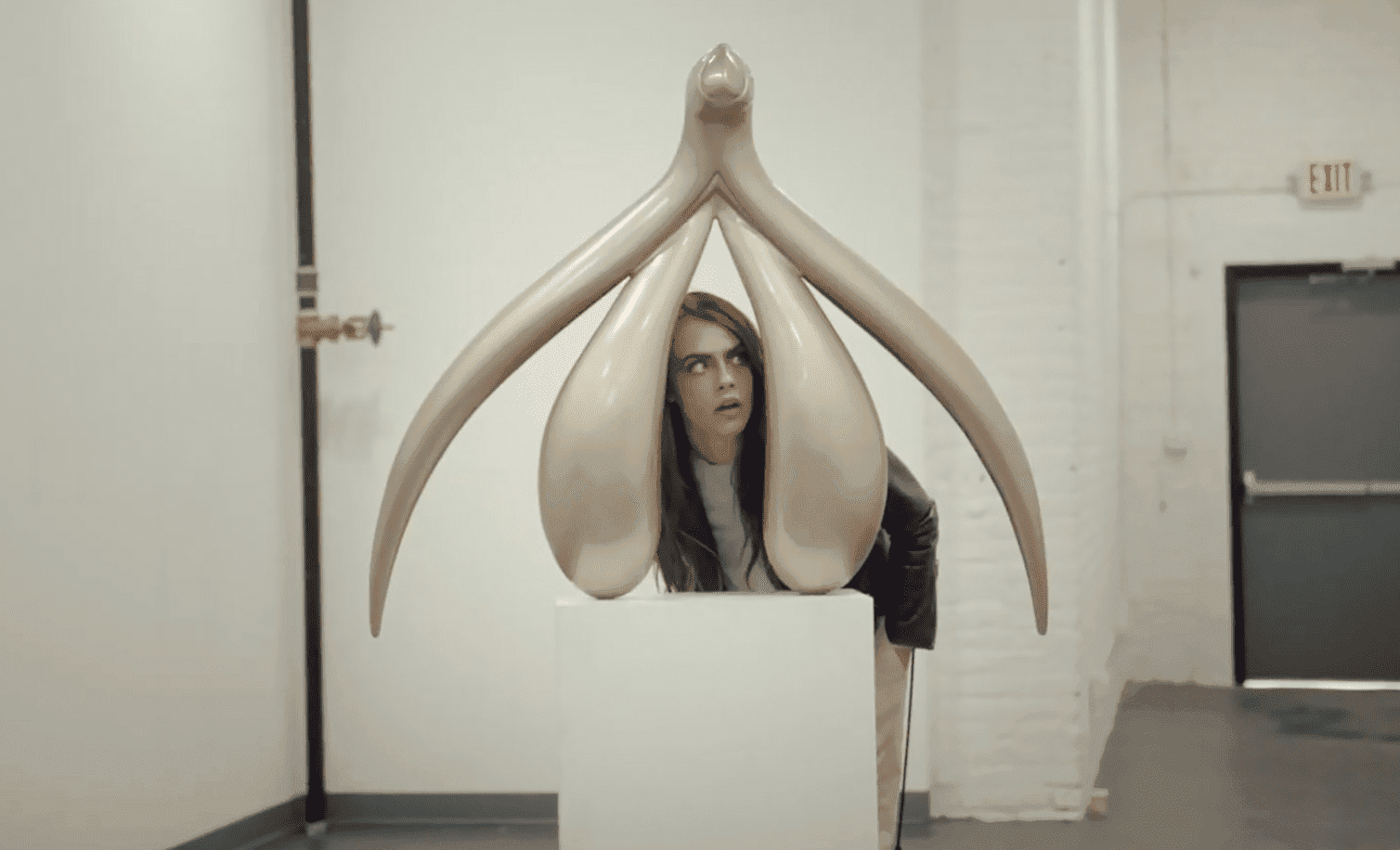 „Masturbujcie się!" – Cara Delevingne rusza w erotyczną podróż w zwiastunie „Planet Sex"