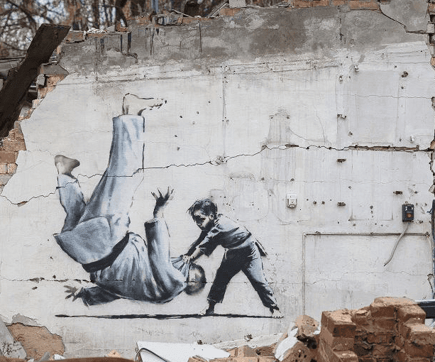 Banksy w Ukrainie. Artysta stworzył nowy mural. Co chciał przekazać?