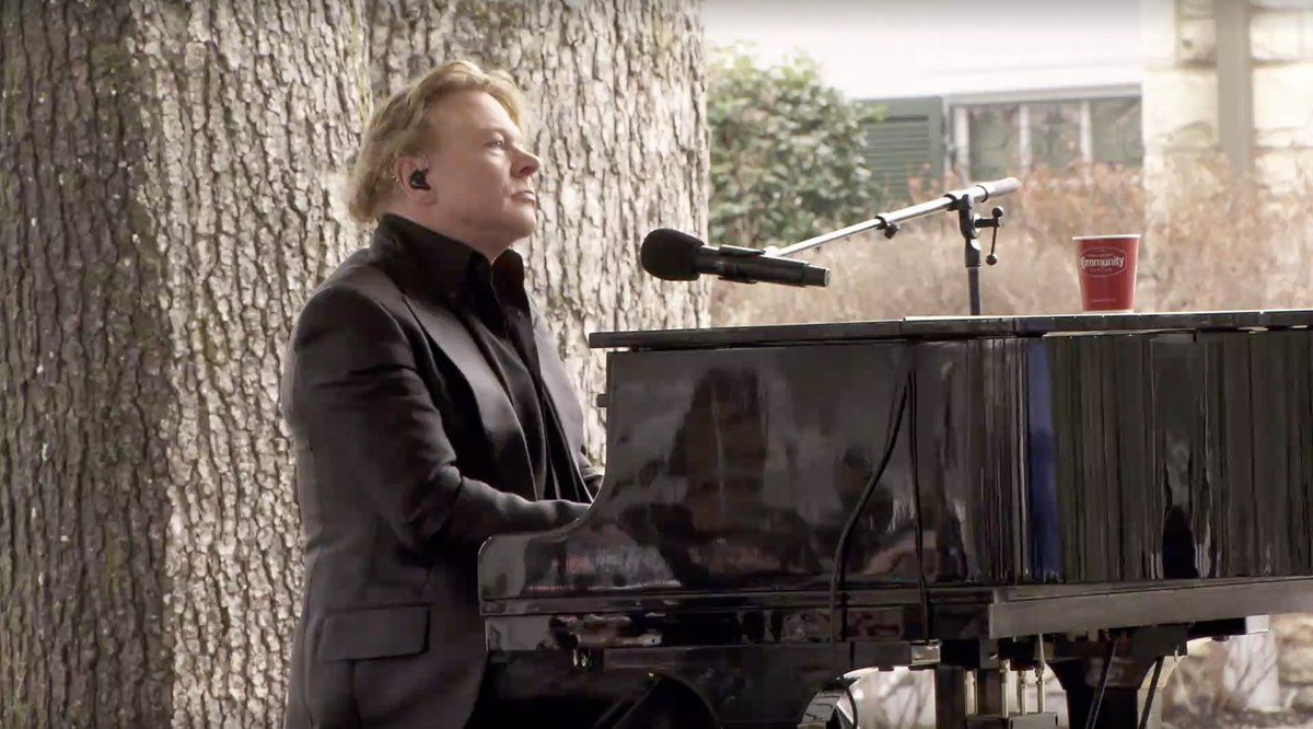 Axl Rose na pogrzebie Lisy Marie Presley – wzruszająca wersja „November Rain”