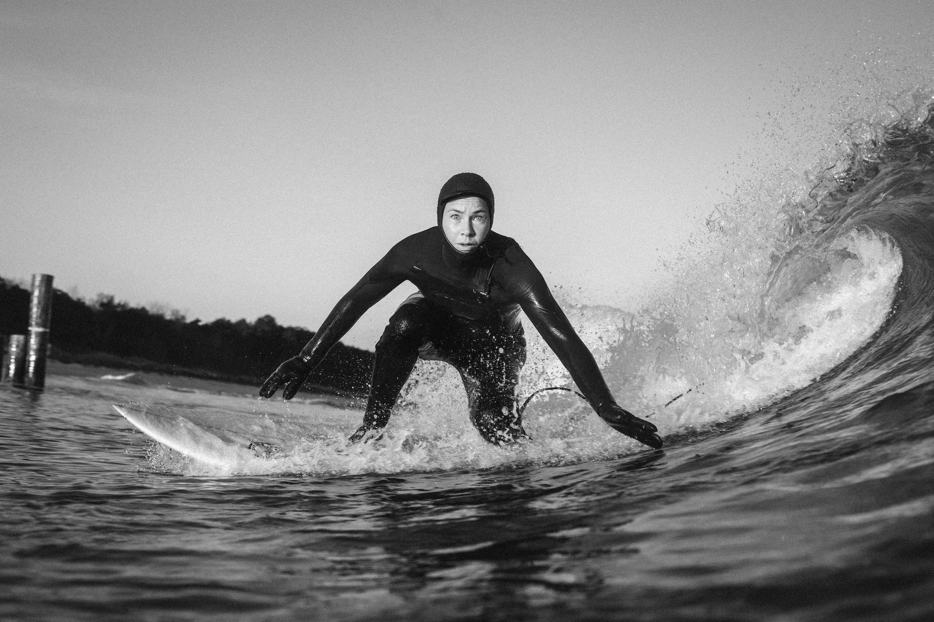 Dlaczego kochamy cold water surfing? „To, co najlepsze, Bałtyk zostawia na zimę. Są fale, jest niebezpiecznie i pięknie”