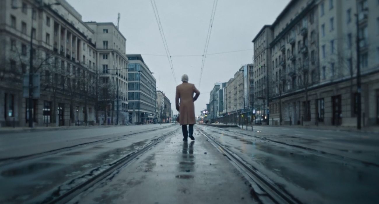 Podsiadło wypuścił nowy klip. A w nim Jerzy Skolimowski i postapokaliptyczna Warszawa