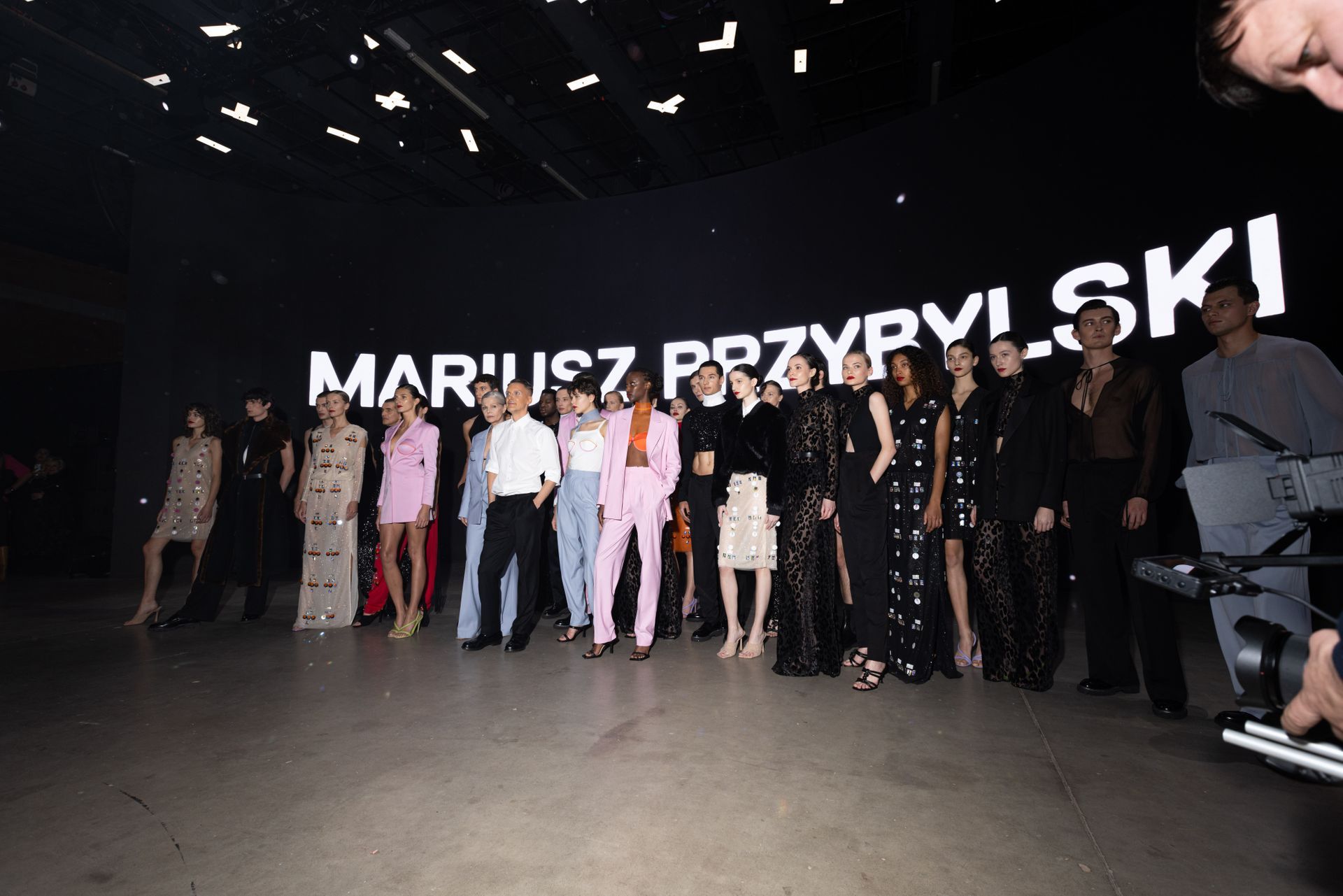 Kolekcja Mariusza Przybylskiego „Wild Gender” celebruje indywidualizm i nabija się z konwencji