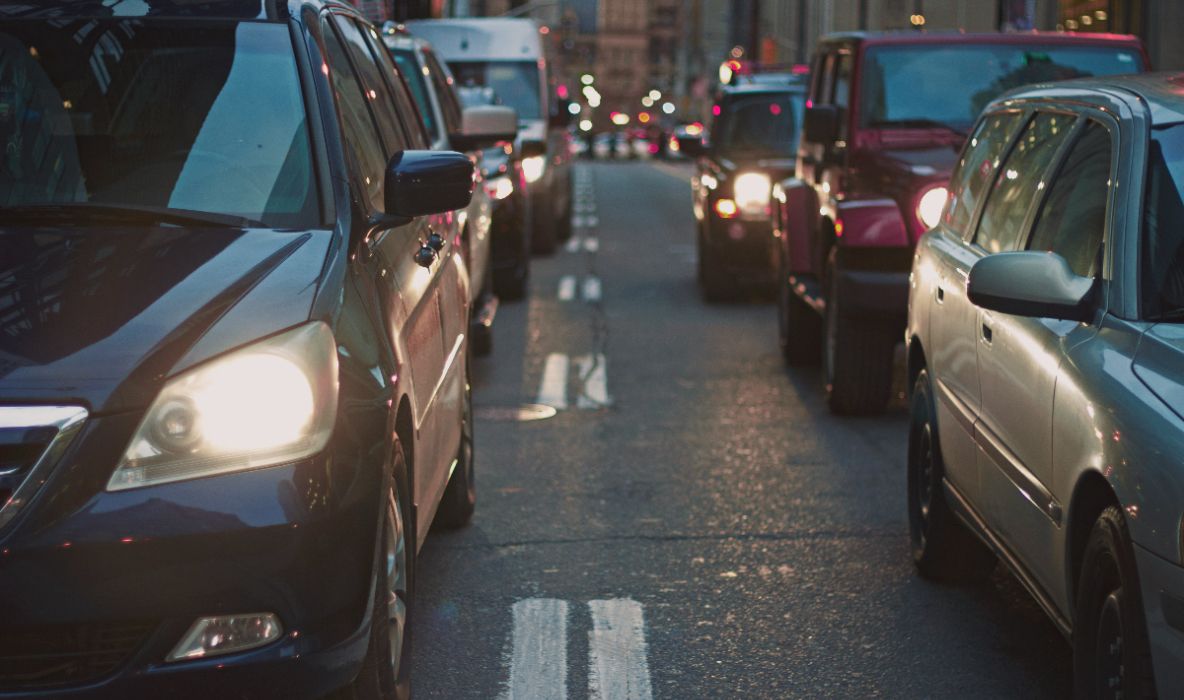 Strefa ekologicznego transportu w Warszawie – lepsze powietrze czy większe korki?