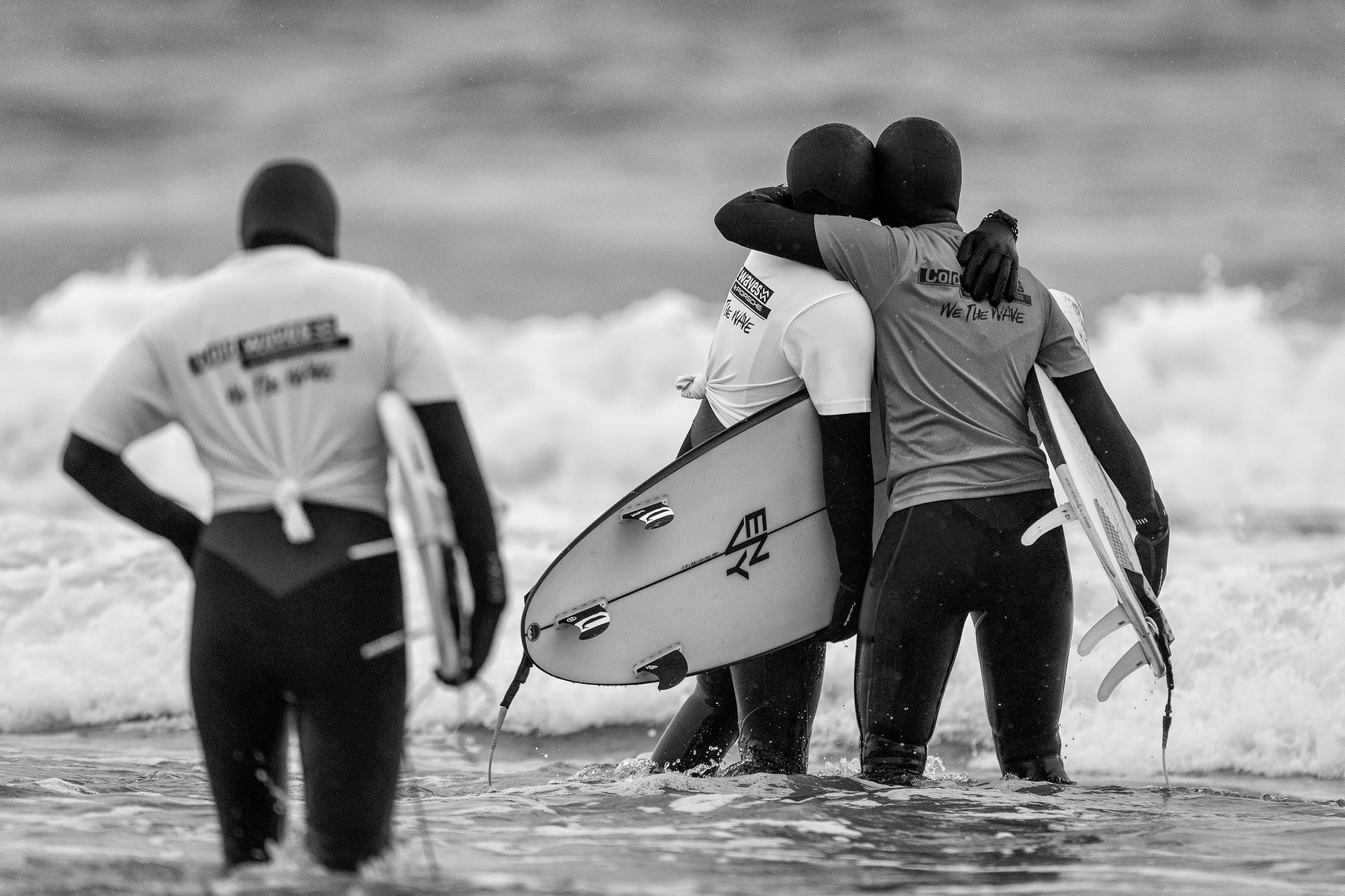 Surferzy rywalizowali na lodowatych falach Bałtyku – II edycja zawodów Cold waves by Porsche już za nami