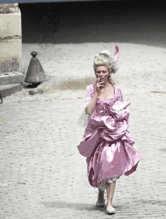 Cigfluencers – instagramowy profil poświęcony palącym gwiazdom i fenomen „cool" palacza