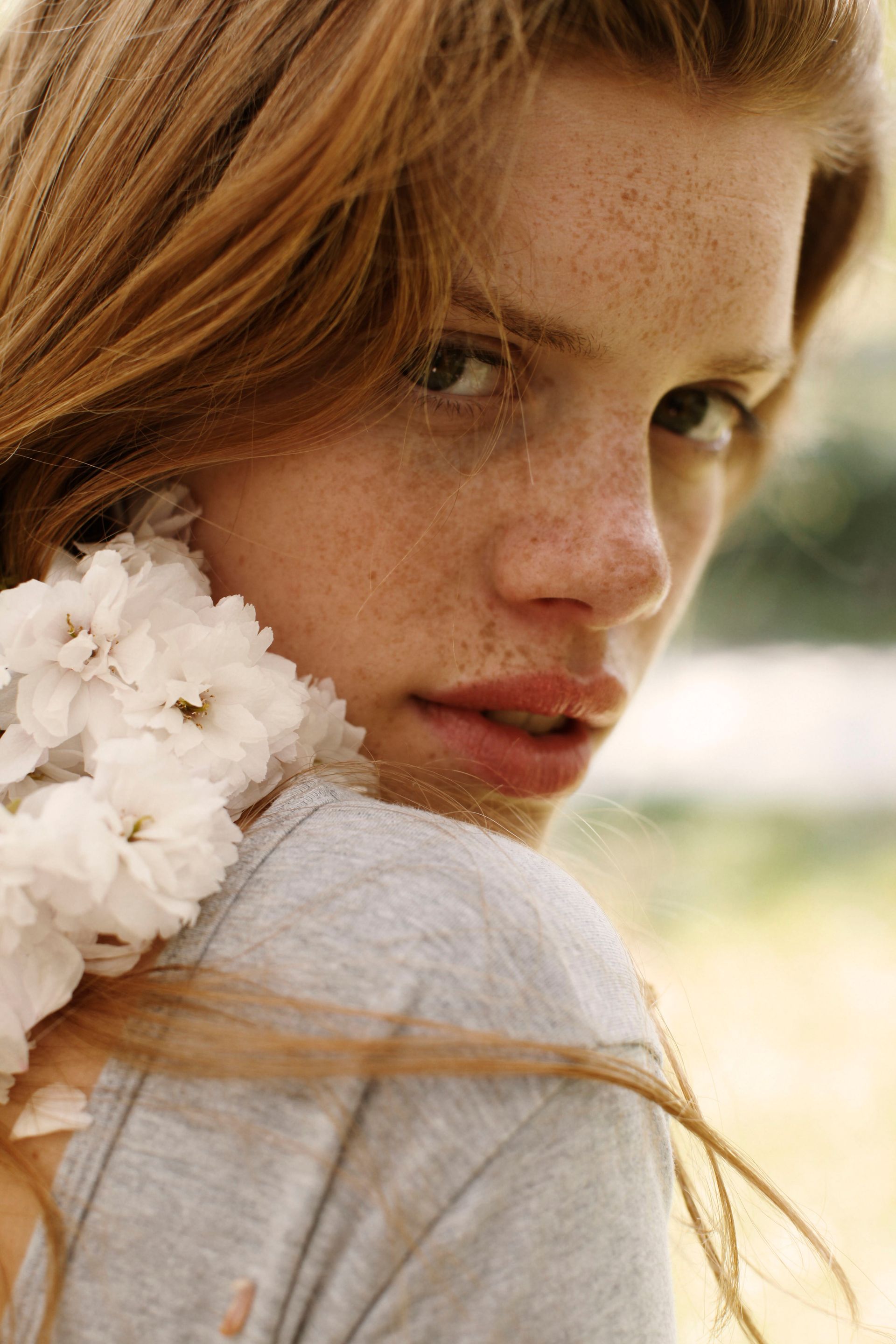 [Z archiwum K MAG] Julia w obiektywie Magdaleny Lawniczak w letnim wydaniu z 2015 roku