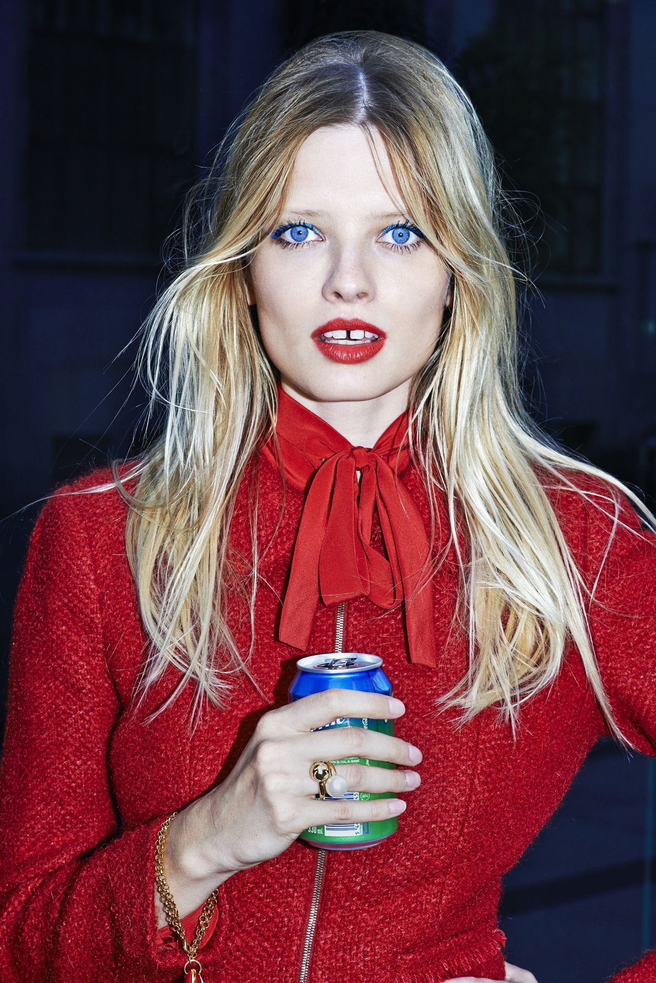 [Z archiwum K MAG] Wibrująca kolorami, elektryzująca sesja okładkowa numeru „Mad Men” z topmodelką Natalią Siódmiak