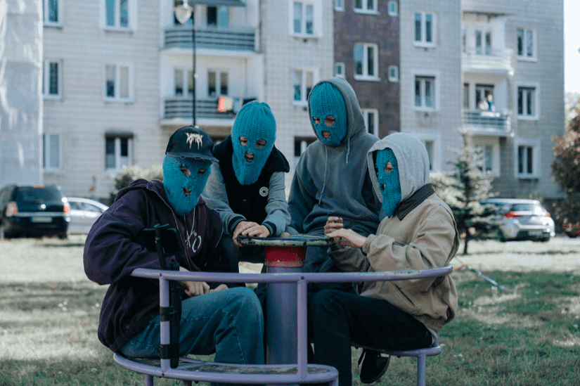 Ministranci walczą o sprawiedliwość jak Batman w filmie reżysera „Cichej nocy”  [ZDJĘCIA]