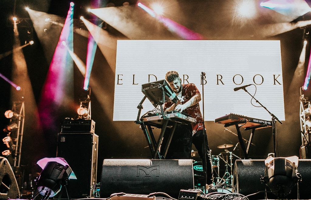 Elderbrook – globalny fenomen, piosenkarz, autor tekstów i producent na pięciu koncertach w Polsce