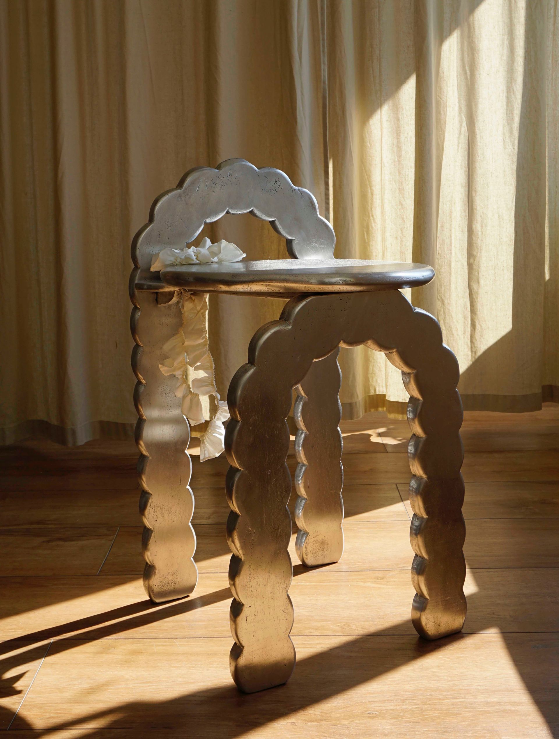 Człowiek witruwiański jeździ Teslą, muzea niezgody i kuchenne ewolucje. Przeglądamy nowości w dizajnie