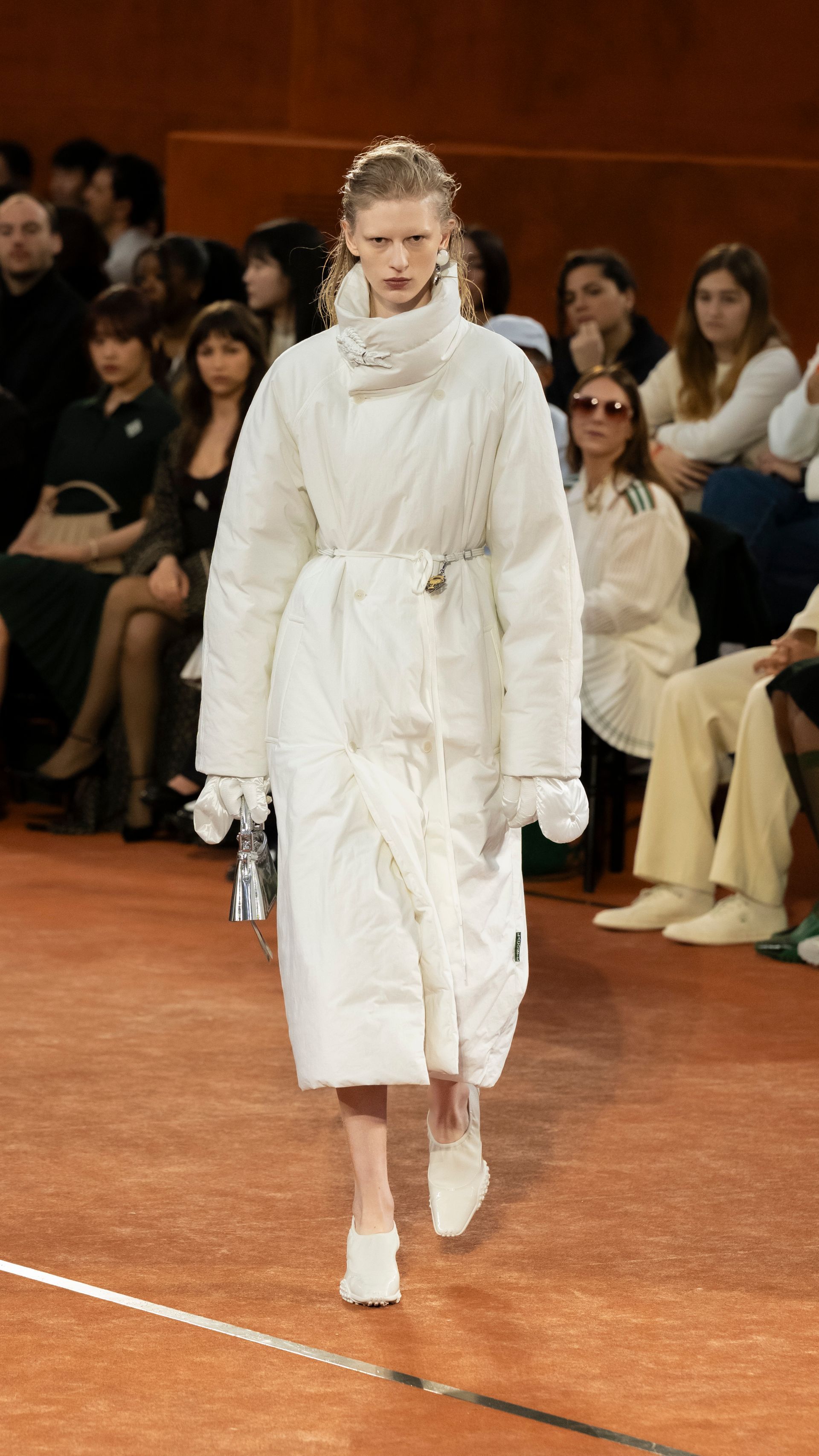 Pokaz Lacoste na sezon jesień-zima 2025 – elegancja spotyka sportowe dziedzictwo