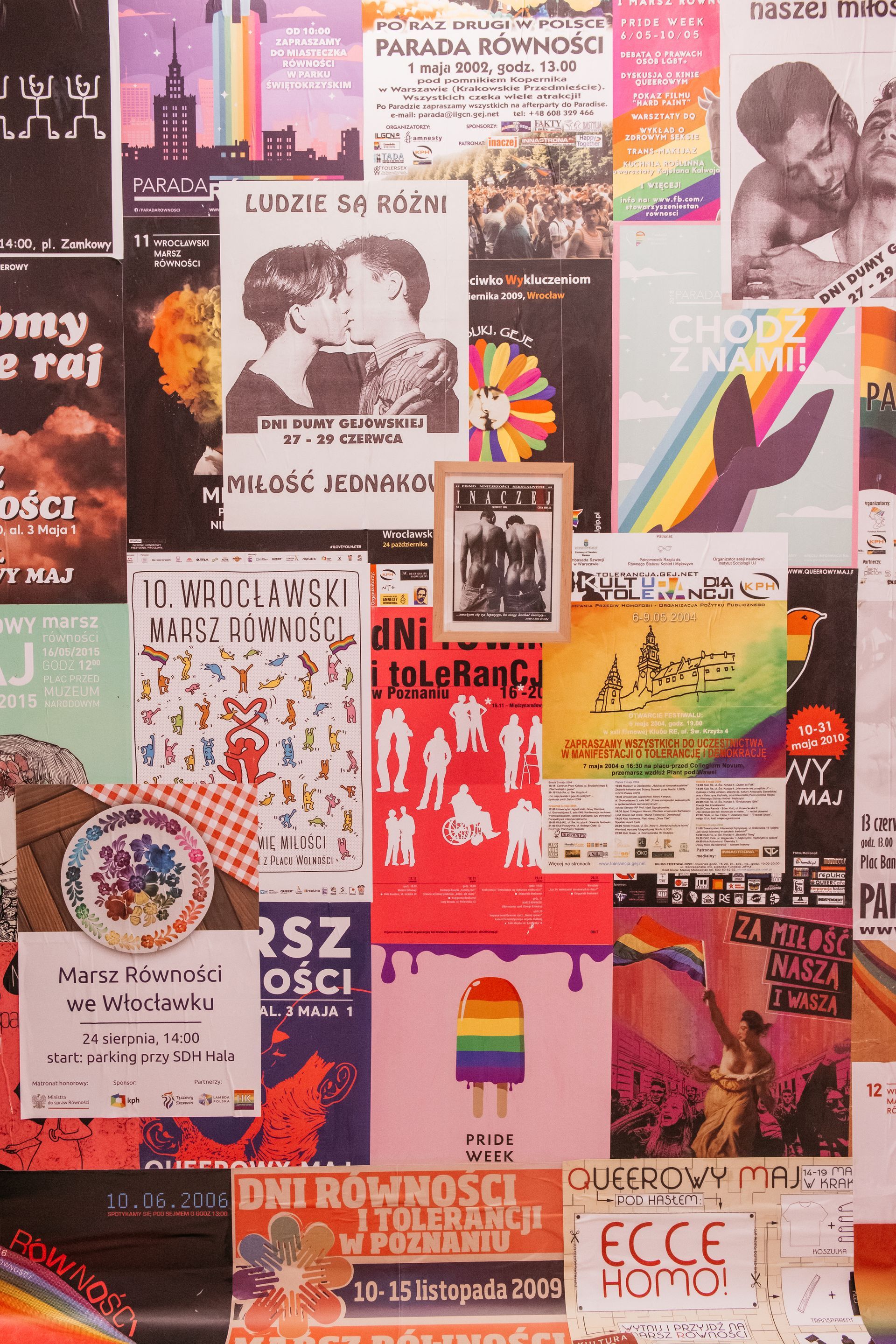 Jeansy Freddiego Mercury'ego i queerowa historia denimu. Rozmawiamy z Tracey Panek, kuratorką wystawy „Queer Icons”.