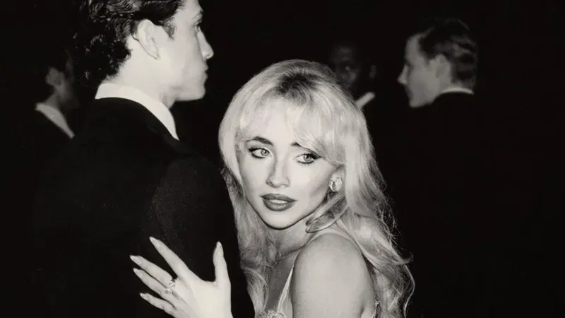 Sabrina Carpenter zmienia okładkę nowej płyty. Odpowiada krytykom, odnosząc się do Boga