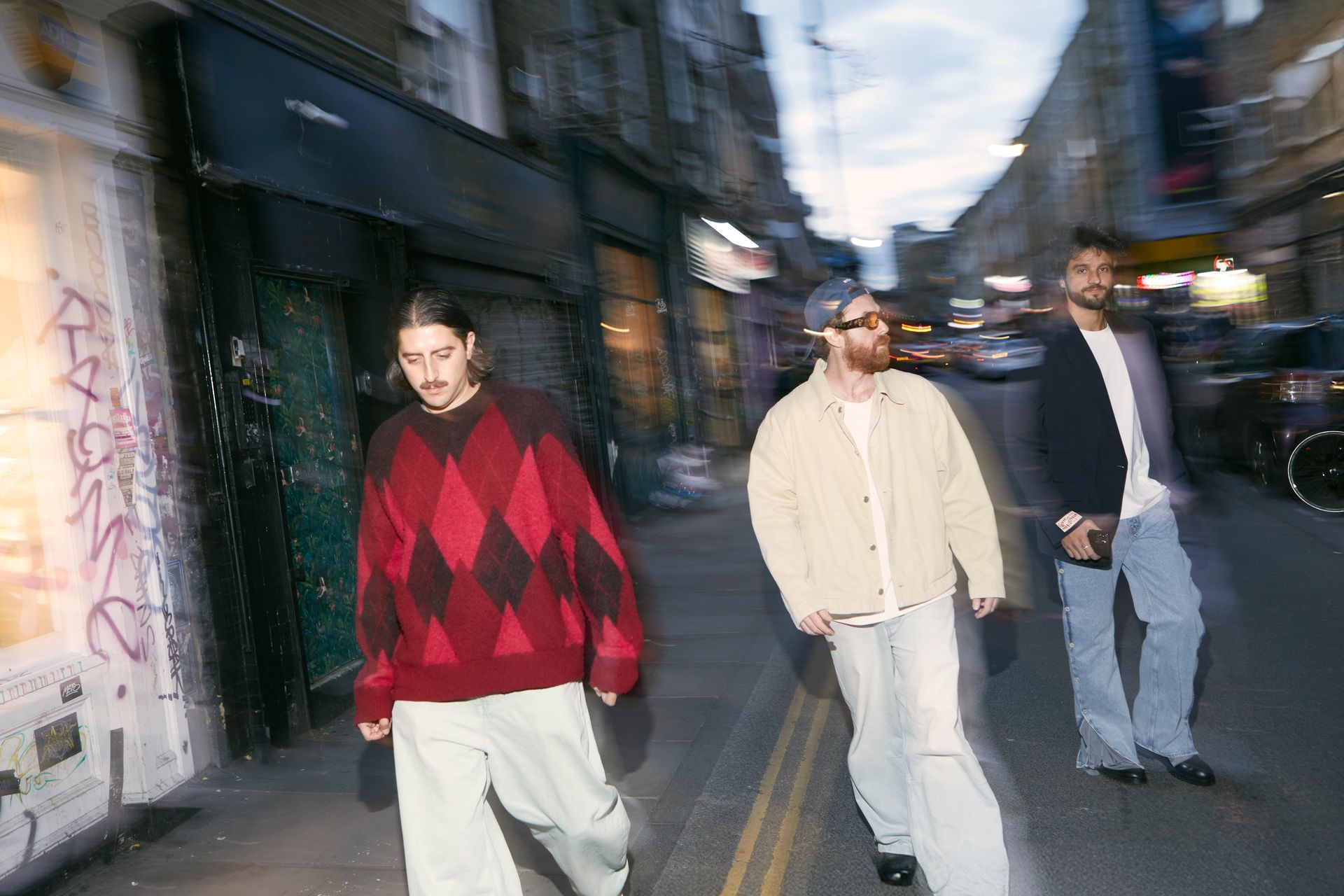 First Class by Avangart Tabldot: Nocny lot nad Warszawą