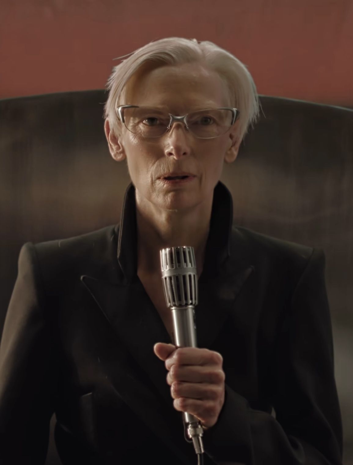 Tilda Swinton i Gentle Monster: techno, AI i futurystyczna wizja okularów