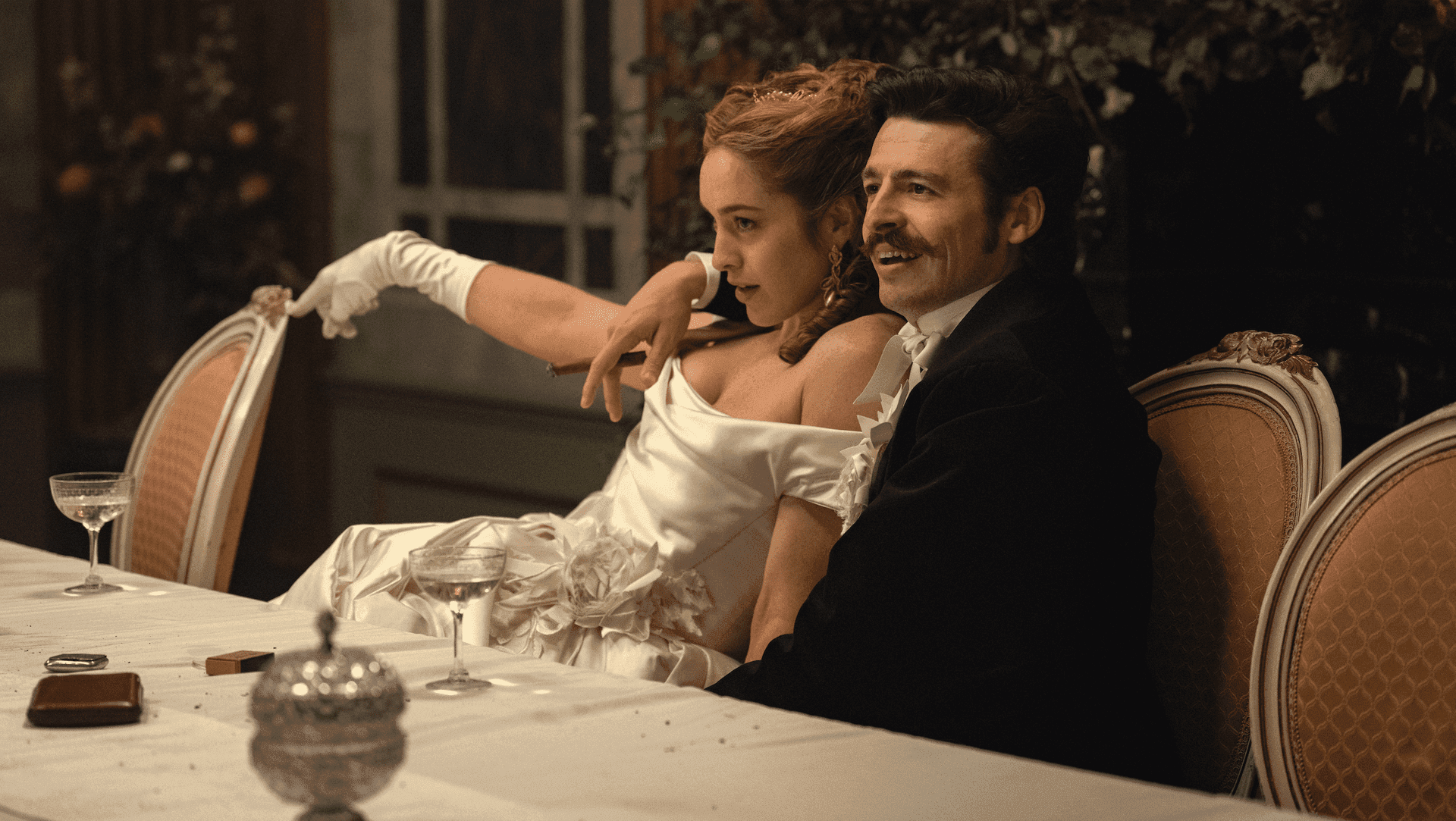 Intrygi, zazdrość, wielki spadek. Twórca „Peaky Blinders” powraca z nowym serialem [ZWIASTUN]